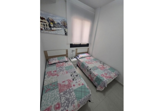 Reventa - Apartamento / piso - Torrevieja -  Urbanización