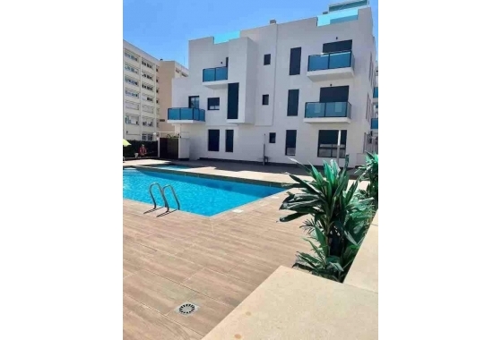Reventa - Apartamento / piso - Torrevieja -  Urbanización