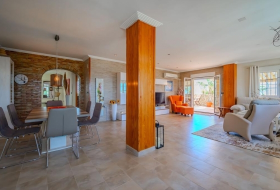 Resale - Villa - Orihuela Costa - Los Dolses
