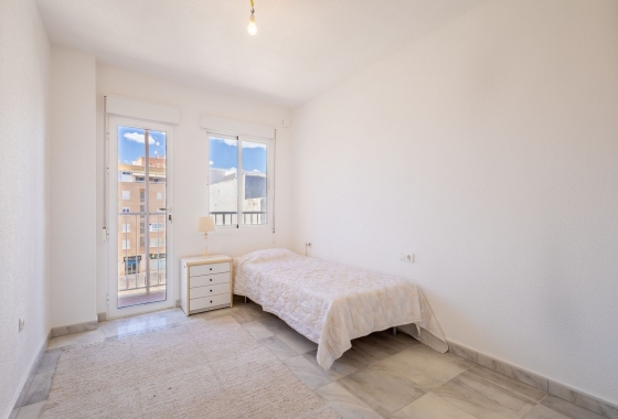 Resale - Apartment / flat - La Mata