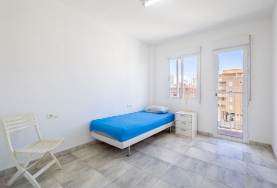 Resale - Apartment / flat - La Mata