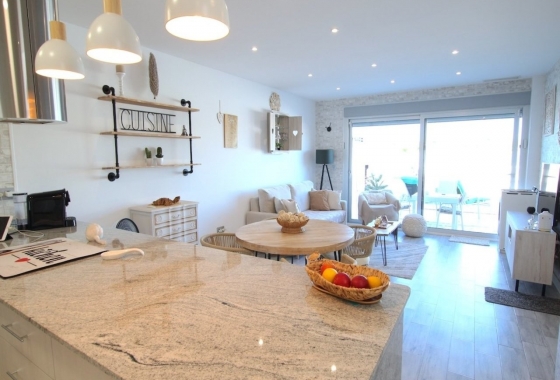 Resale - Villa - Daya Nueva