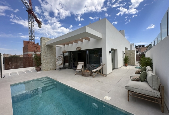 Resale - Villa - Daya Nueva