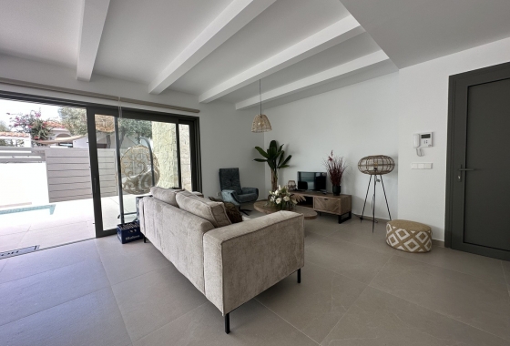 Resale - Villa - Daya Nueva