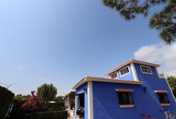 Resale - Villa - Orihuela Costa - Campoamor