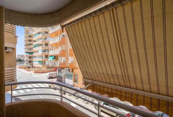 Resale - Apartment / flat - Torrevieja - La Mata pueblo