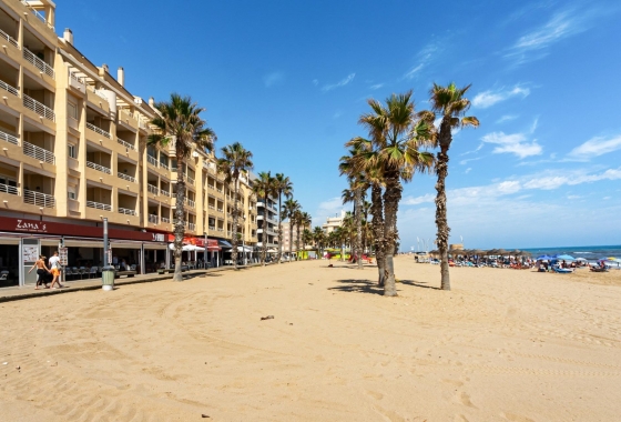 Resale - Apartment / flat - Torrevieja - La Mata pueblo