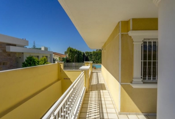 Resale - Villa - Torrevieja