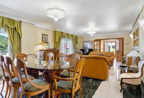 Resale - Villa - Torrevieja