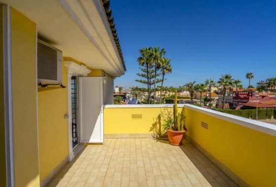 Resale - Villa - Torrevieja