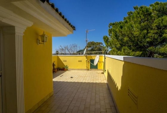 Resale - Villa - Torrevieja