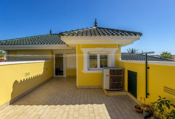 Resale - Villa - Torrevieja