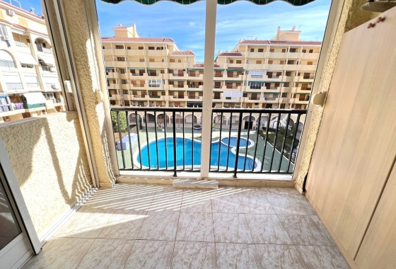 Resale - Apartment / flat - La Mata